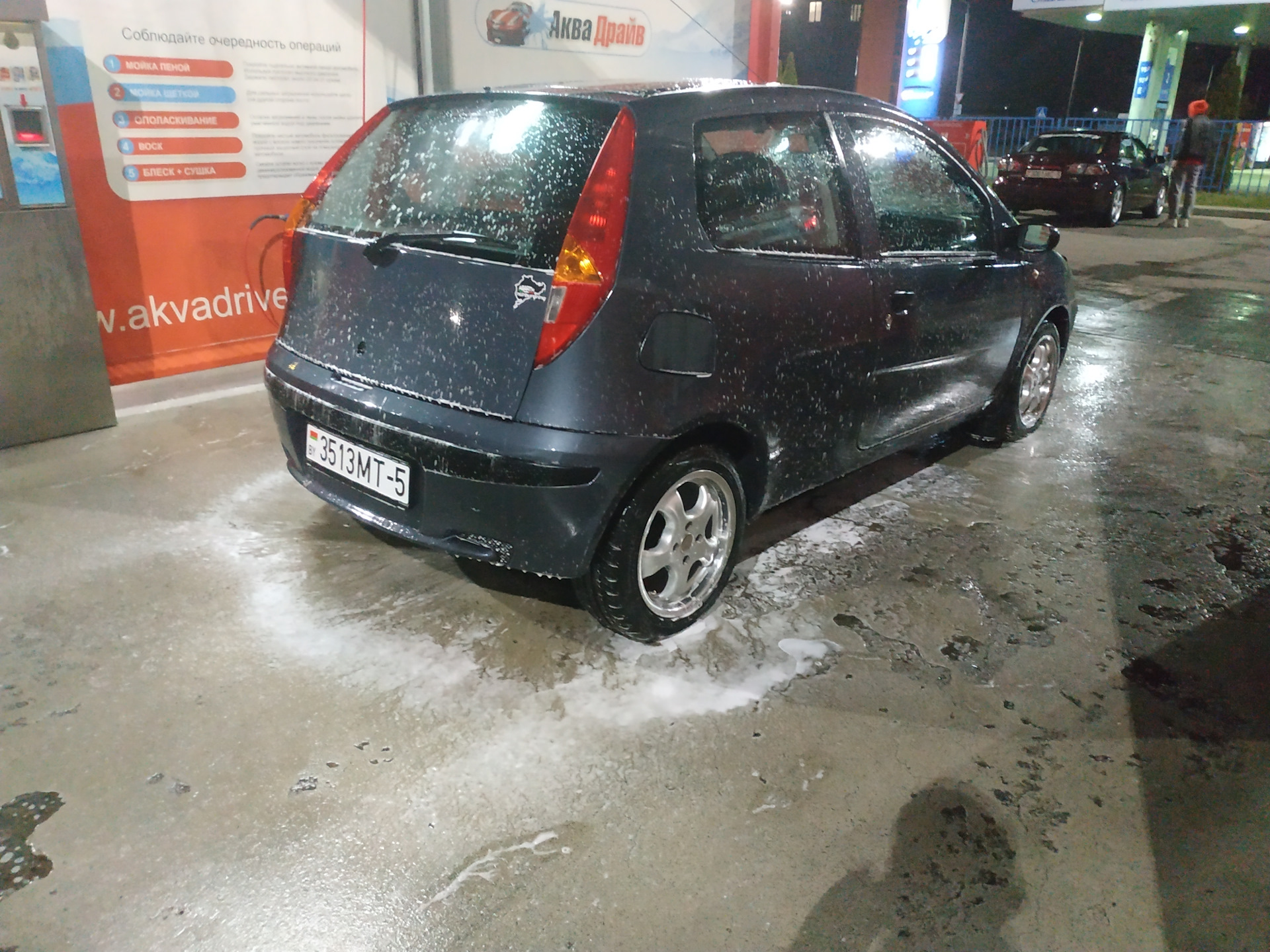 Fiat punto 1 и девушка