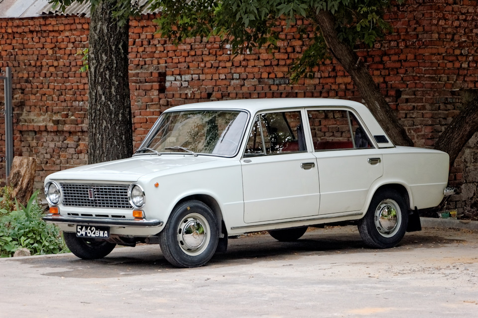 Lada 21011