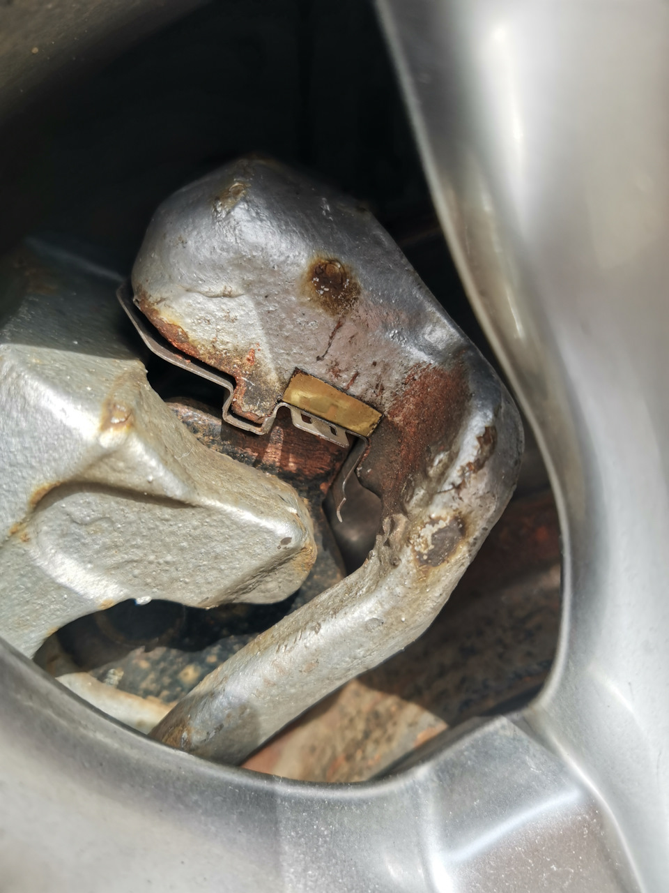 Щелчки при притормаживания в повороте — Hyundai Santa Fe (3G), 2,2 л ...