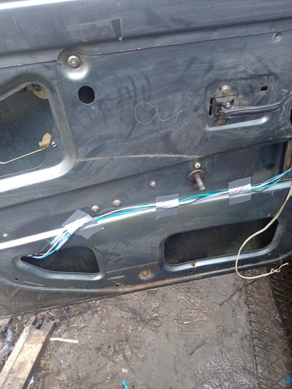 Обезжирил и приклеял на армированный скотч — Lada 2120 Надежда