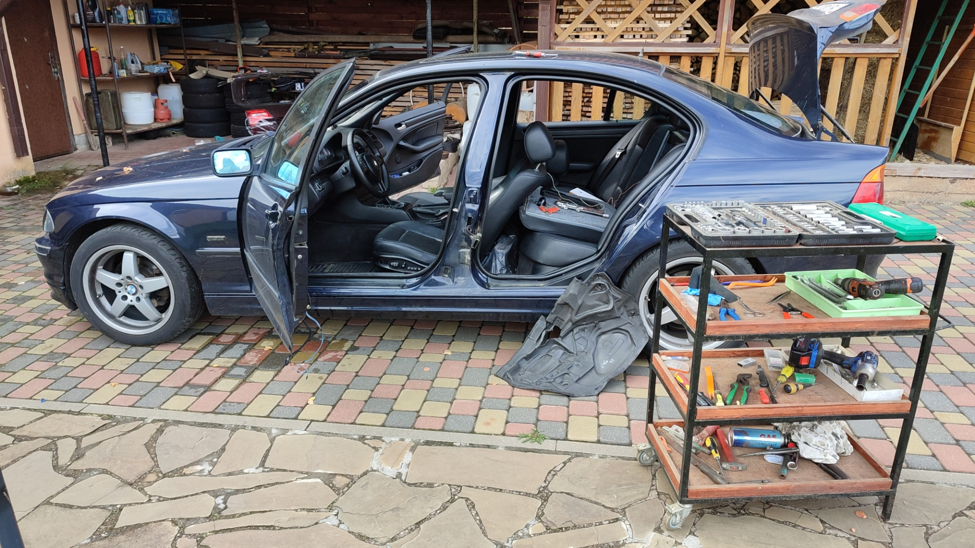 Заклинил замок водительской двери — BMW 3 series (E46), 2,5 л, 2000 ...