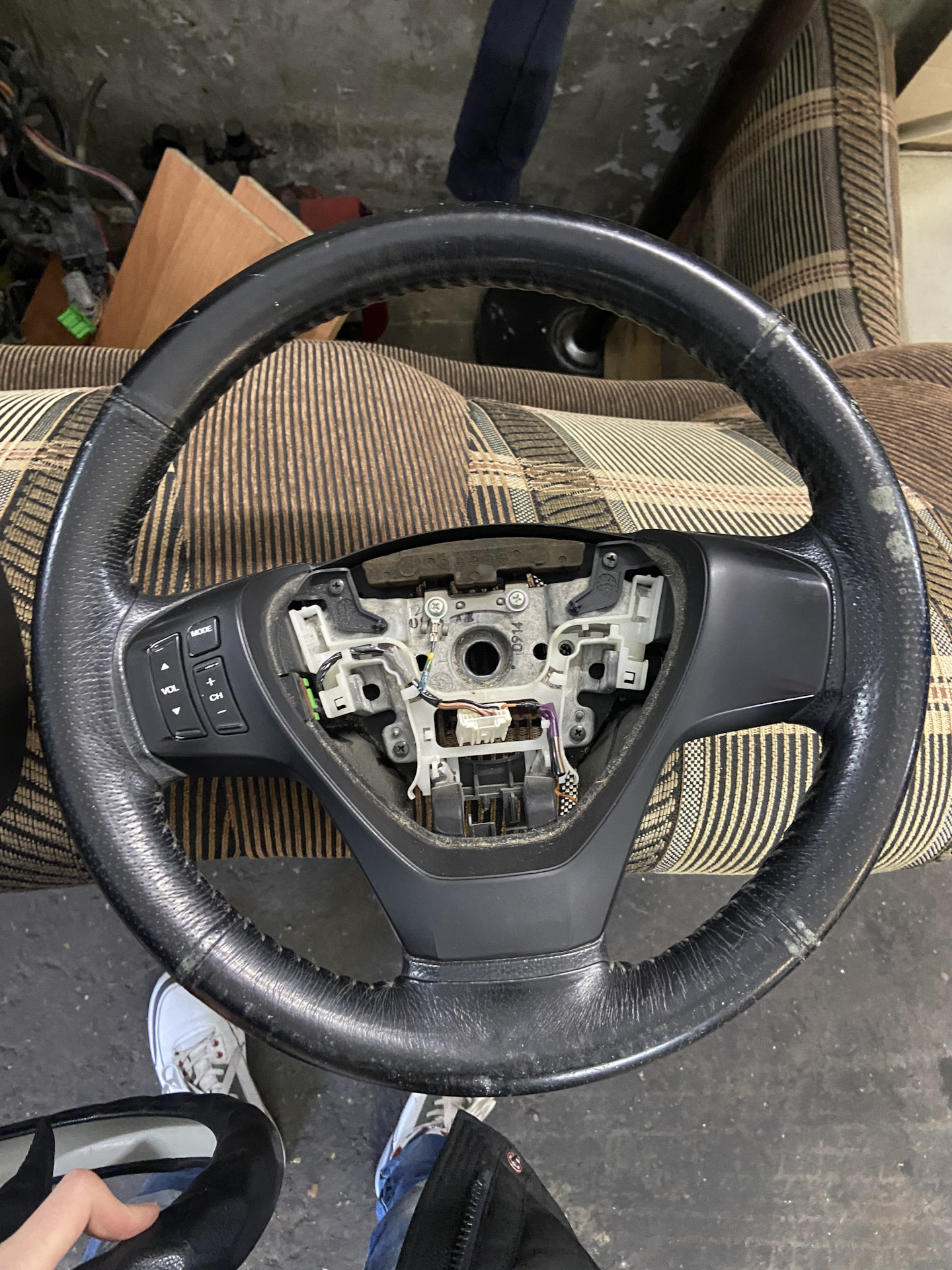 Перешив руля и значок — Honda Freed Spike, 1,5 л, 2010 года | своими ...