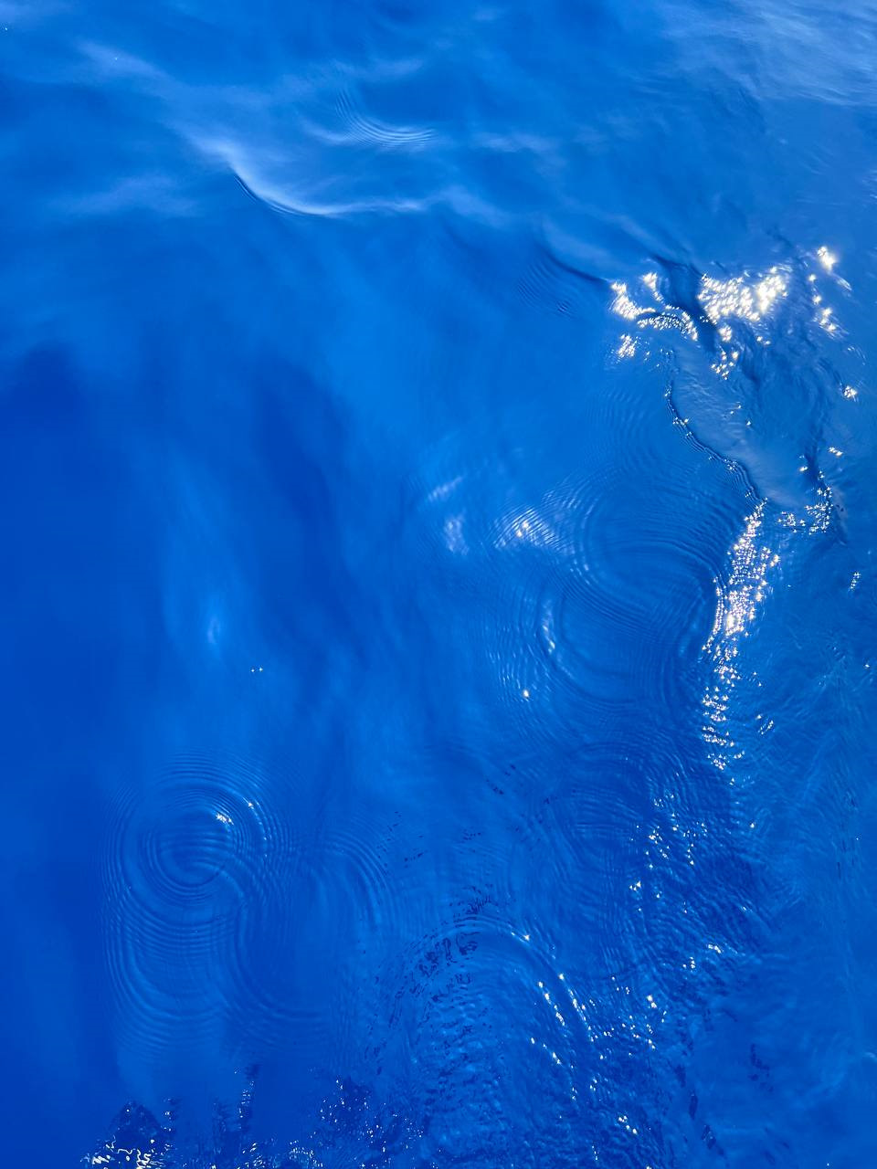 Купить синюю воду. RAL 5021 синяя вода. Синяя вода. Синяя Атлантика вода. Синяя жидкость.