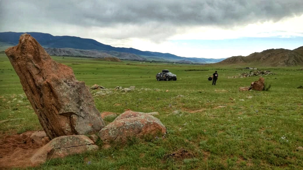 Курган чингисхана монголия. Находки в горах монголии. Иволгинское городище хунну. Курган чингисхана. Курганы монголии.