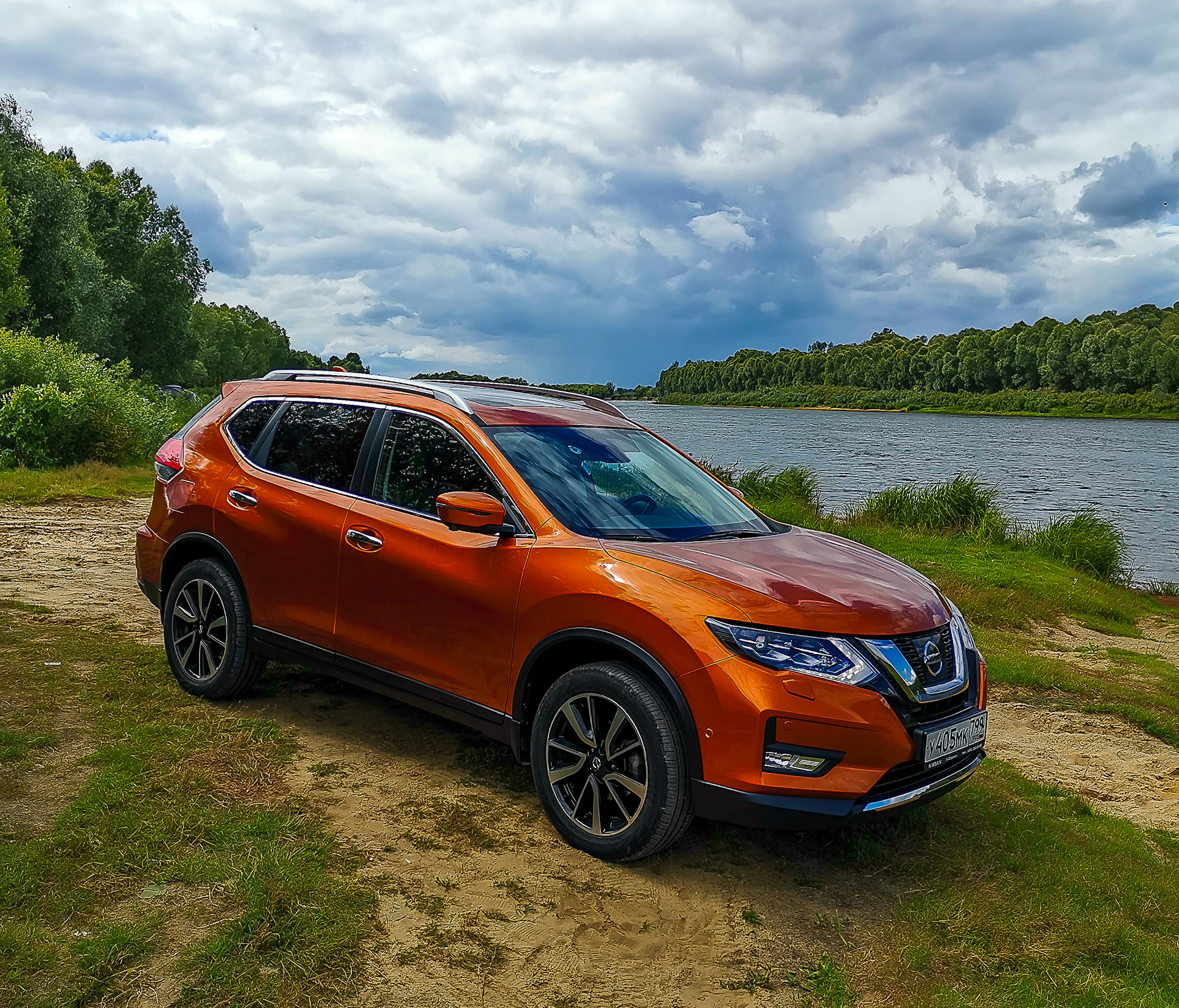 Nissan x trail 2018. Тест драйв Ниссан х Трейл. X Trail оранжевый. Ниссан Трейл оранжевый. Новый Ниссан х-Трейл 2022 оранжевый.