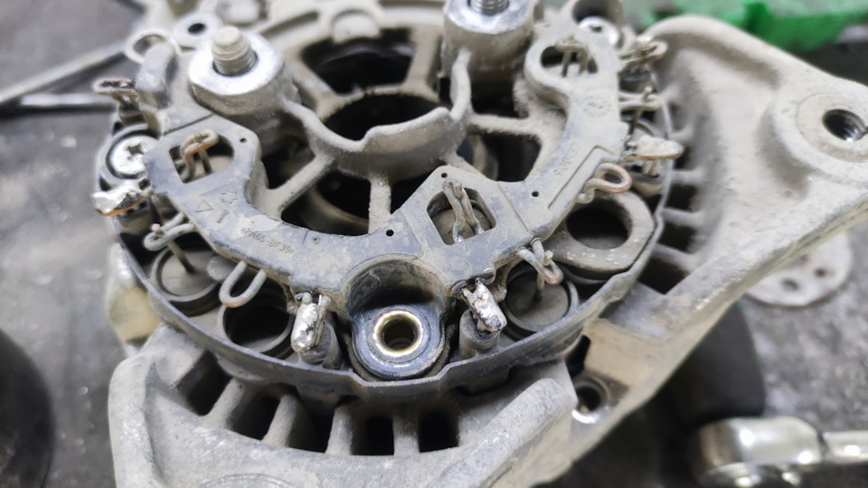 Снова загорелся "аккумулятор" — Opel Zafira B, 1,8 л, 2008 года | визит ...