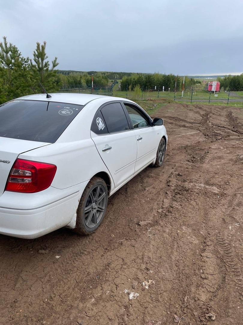 №138] Красноярский споттинг. Аэропорт Емельяново. — Toyota Premio (T240),  1,8 л, 2003 года | фотография | DRIVE2