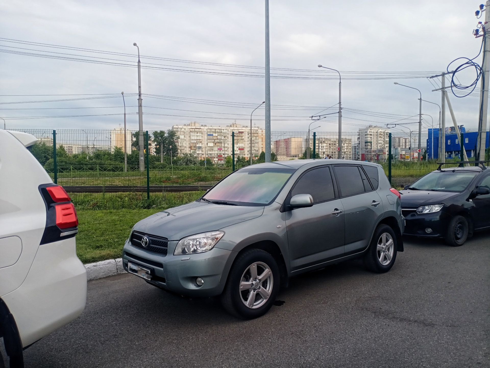 Лоб Хамелеон 93% — Toyota RAV4 (III), 2 л, 2007 года | стайлинг | DRIVE2