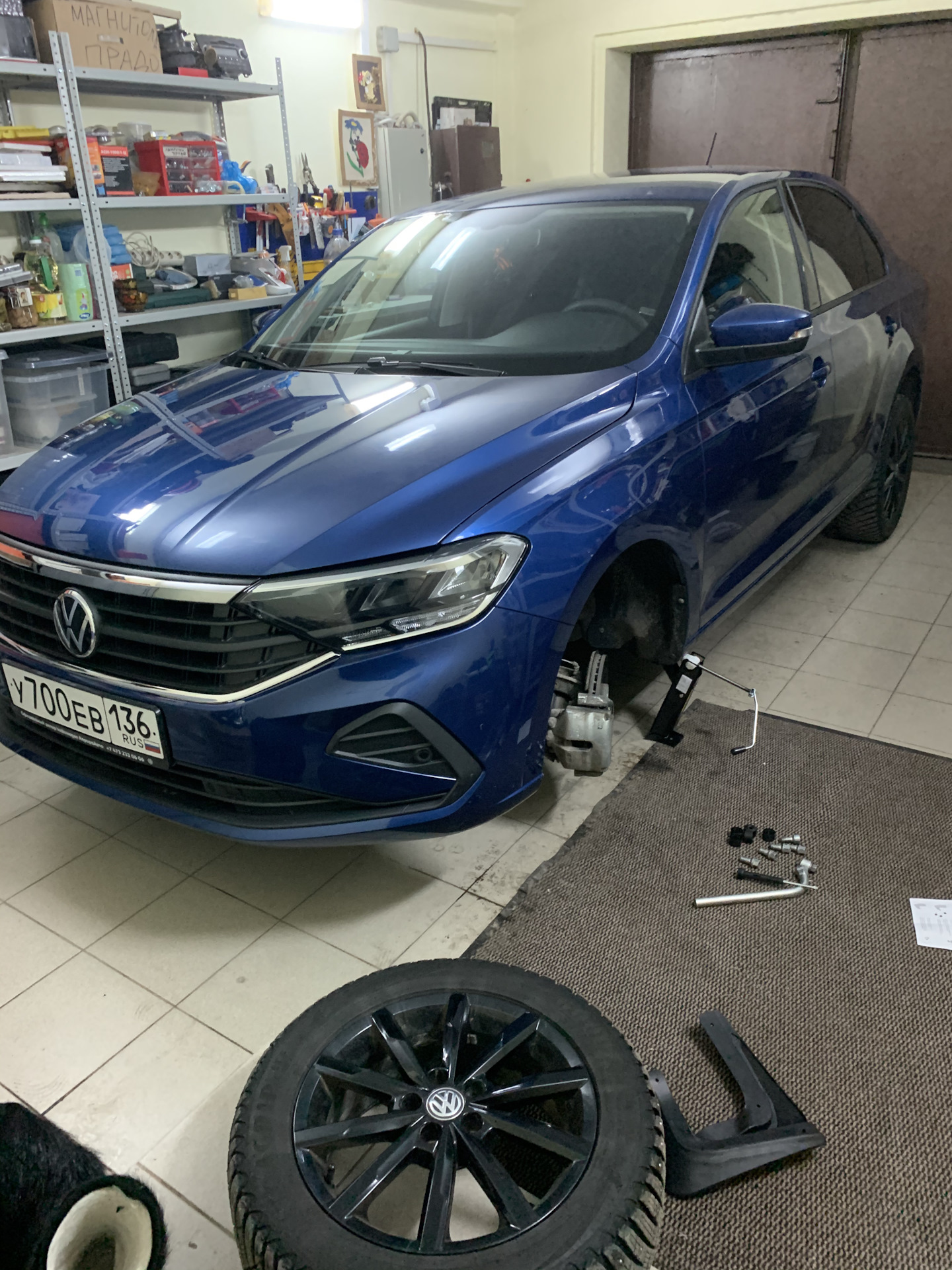 Передние колодки liftback 1,6 110 л.с. — Volkswagen Polo liftback, 1,6 л,  2020 года | плановое ТО | DRIVE2