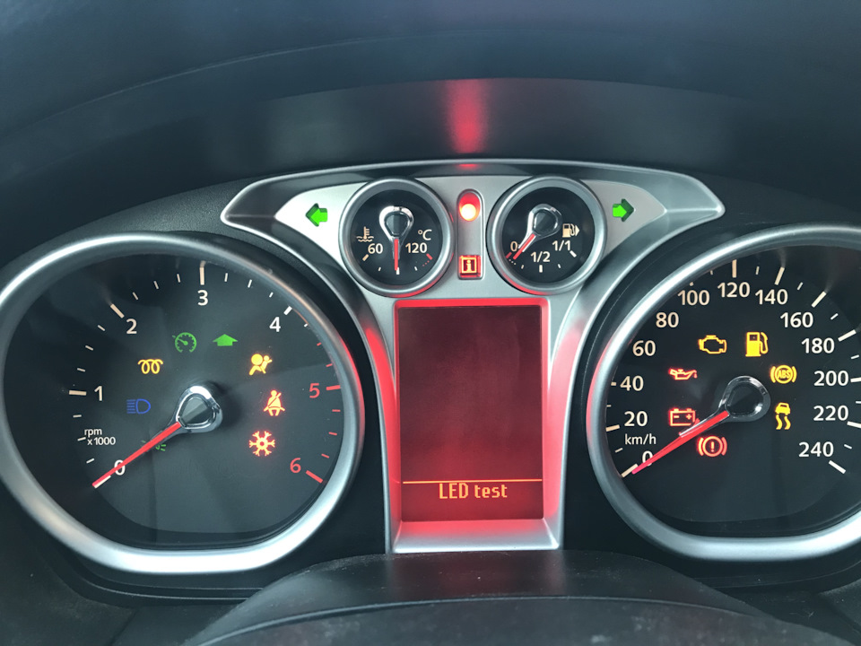 Приборка с большим дисплеем на Ford C-Max I, Ford Focus II Sedan, Ford ...