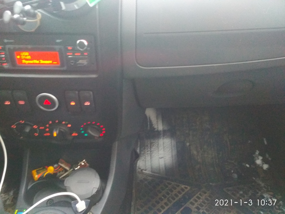 Снег в машине — Lada Ларгус, 1,6 л, 2019 года | запчасти | DRIVE2