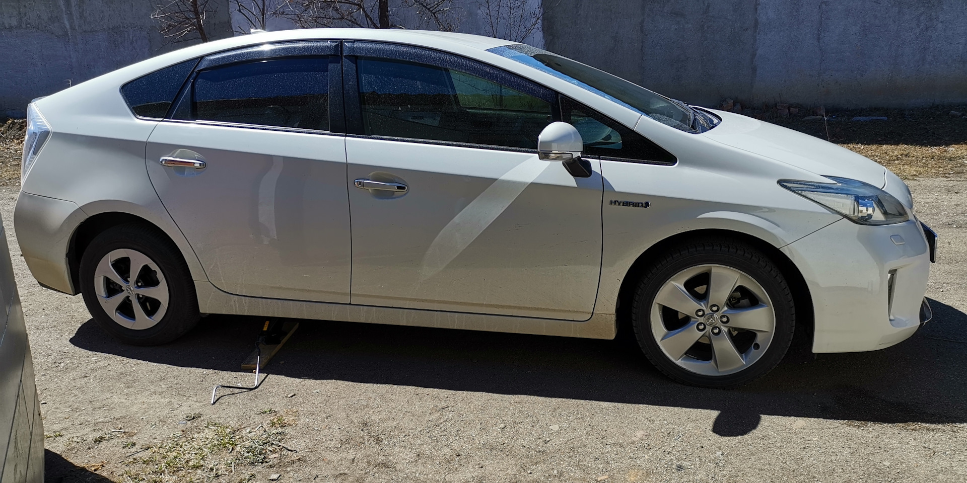 Приус 205 60 16. Шины приус 30. Зимняя резина на приус с дисками видео. Шины приус 30. Колесо toyota prius.