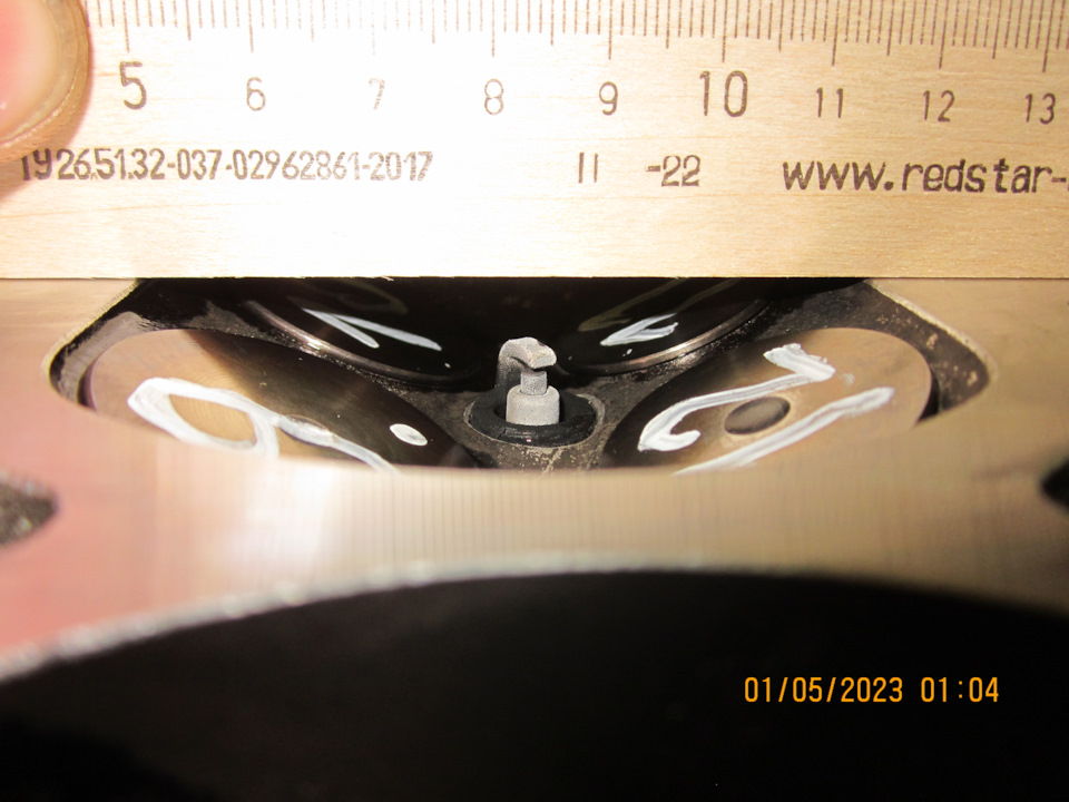 Для сравнения зазор до обычных свечей — Lada Vesta SW (1G)