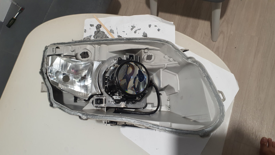 Убираю старый герметик — Toyota Corolla Fielder (E140)