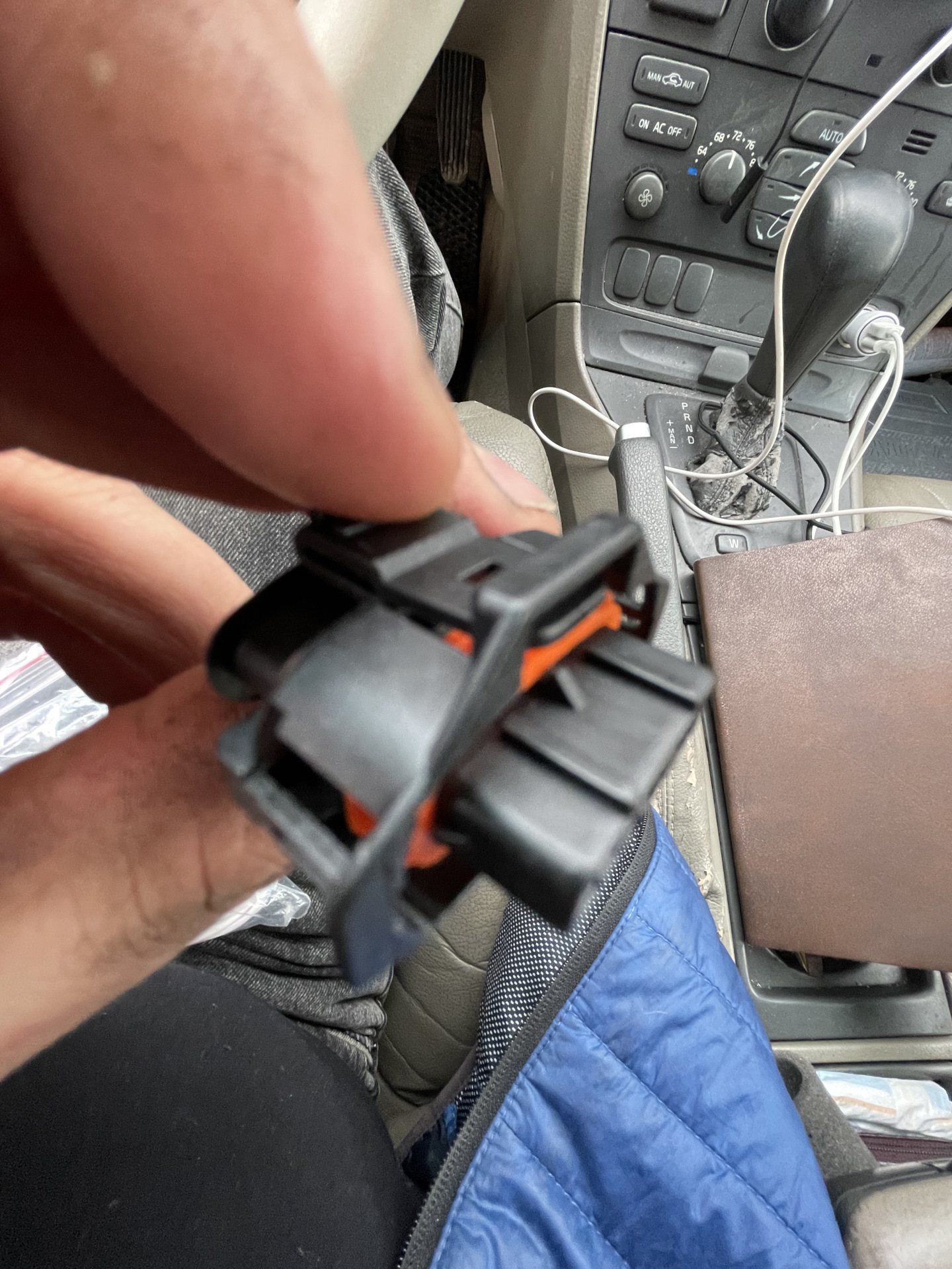 Штучки для лучшего контакта с катушками — Volvo XC70 II, 2,4 л, 2002 ...