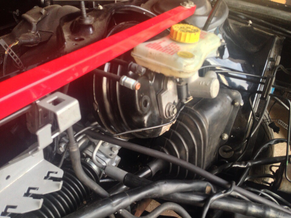 Установка двухмембранного вакуумного усилителя тормозов от Ауди а6 с6 ...