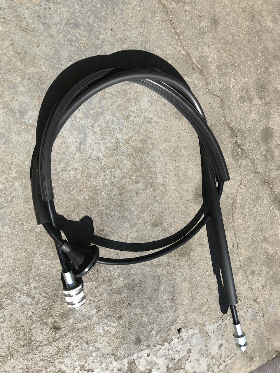 144. Замена тросика спидометра. — Mercedes-Benz E-class (W124), 3 л ...