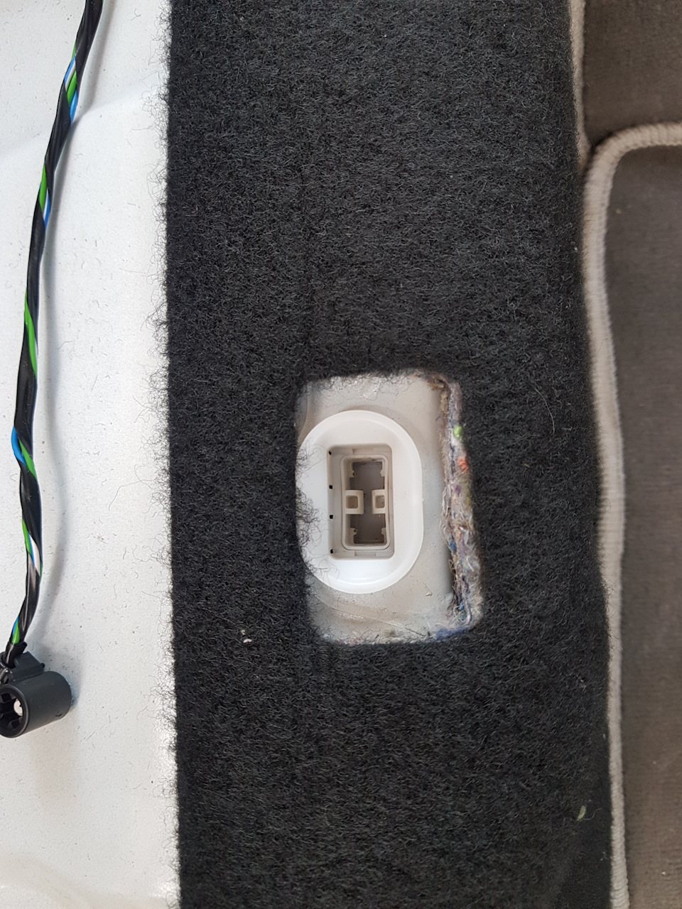 Примерно видно, где он находится — Lada Vesta SW (1G)