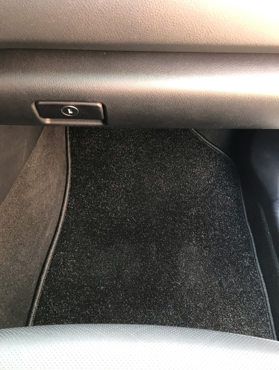 3.Ворсовые коврики. Добавляем комфорта. — Toyota Camry (XV50), 2,5 л ...