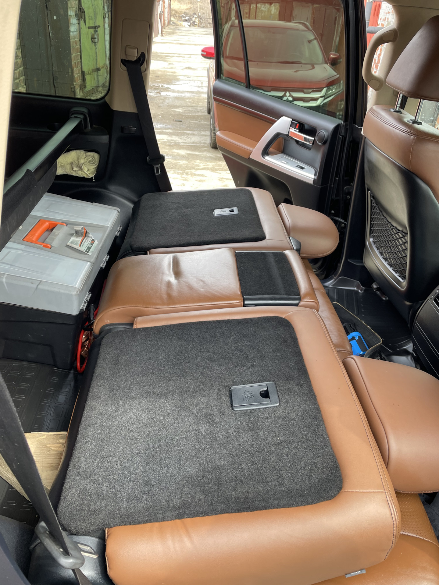 Перетяжка спинок задних сидений — Toyota Land Cruiser 200, 4,5 л, 2014 ...