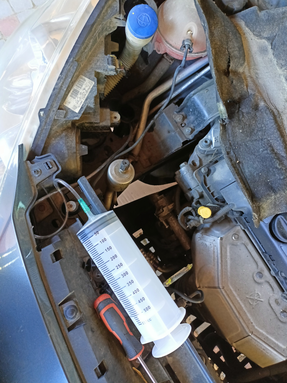 Замена жидкости ГУР Total Fluide DA 115000 — Peugeot 408 (1G), 1,6 л ...