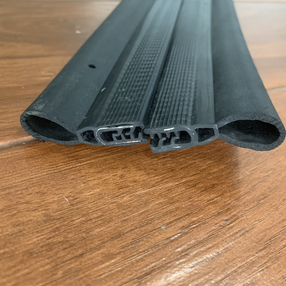 Уплотнитель капота импортозамещён — Land Rover Range Rover (3G), 4,4 л ...