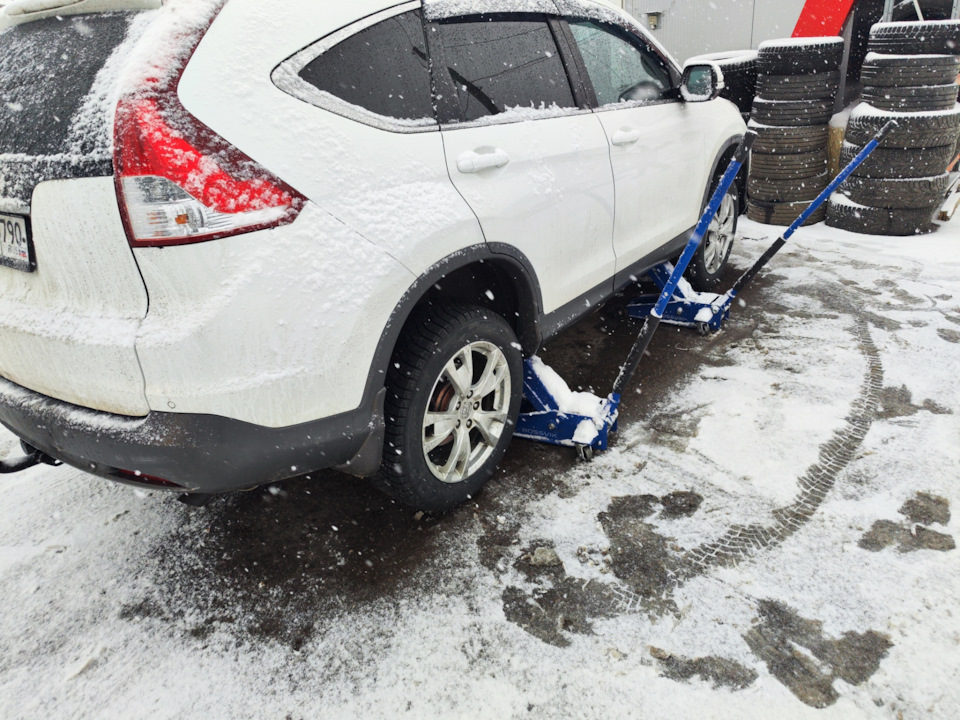 Пора срочно но на шиномонтаж pirelli — Honda CR-V (RM), 2 л, 2013 года ...
