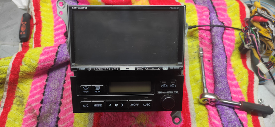 Pioneer Carrozzeria AVIC-ZH07 — Toyota Chaser (100), 2,5 л