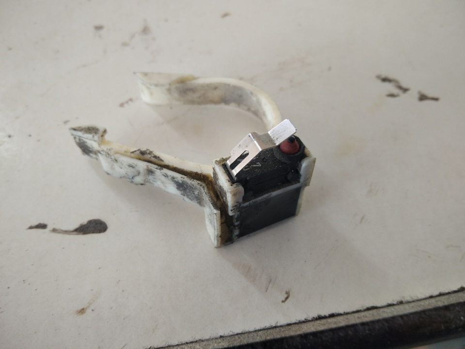 микрик назад решил не ставить, хз зачем вообще он, убрал на дальнюю полку — Volkswagen Golf Mk4