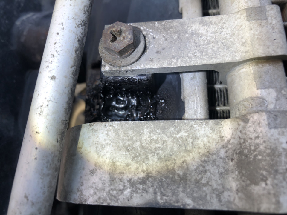 Пайка радиатора хомутами — KIA Sportage (2G), 2 л, 2006 года | своими ...