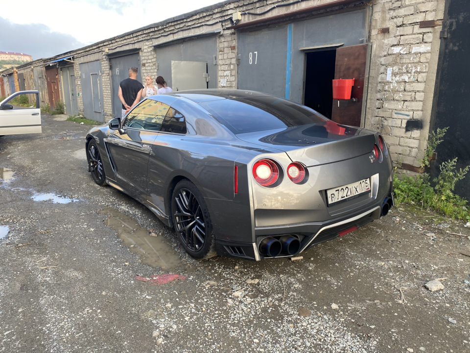 Nissan GTR r35 ночью