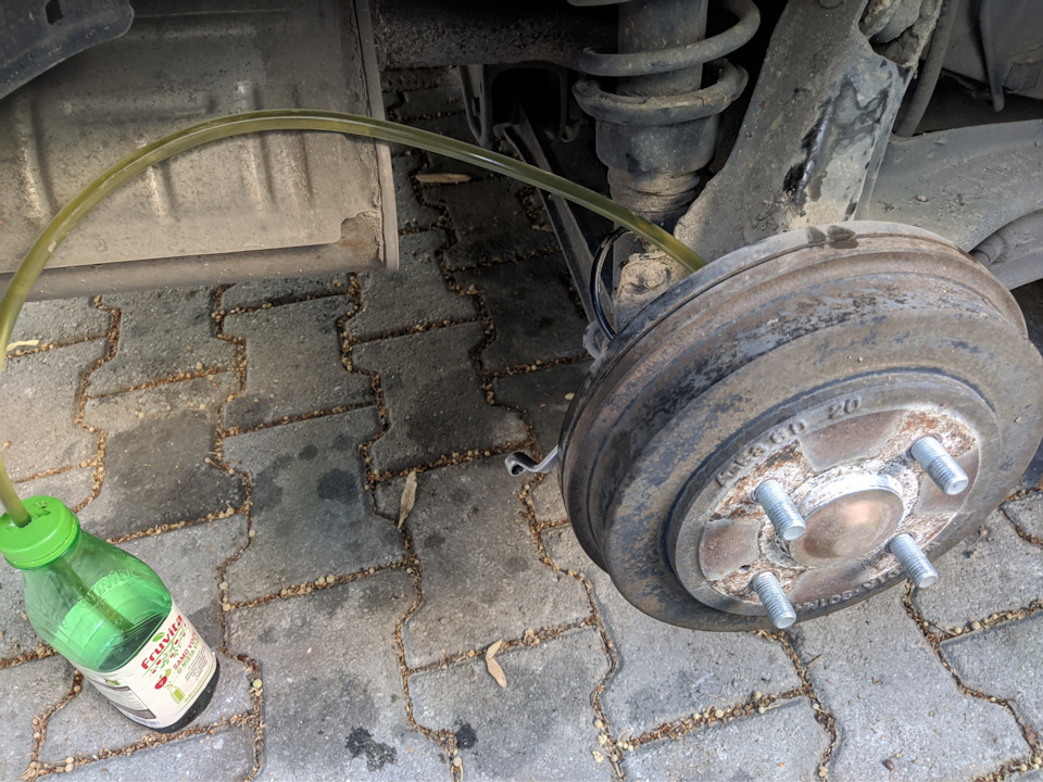 Новая тормозная жидкость — Honda Civic (6G), 1,4 л, 1996 года ...