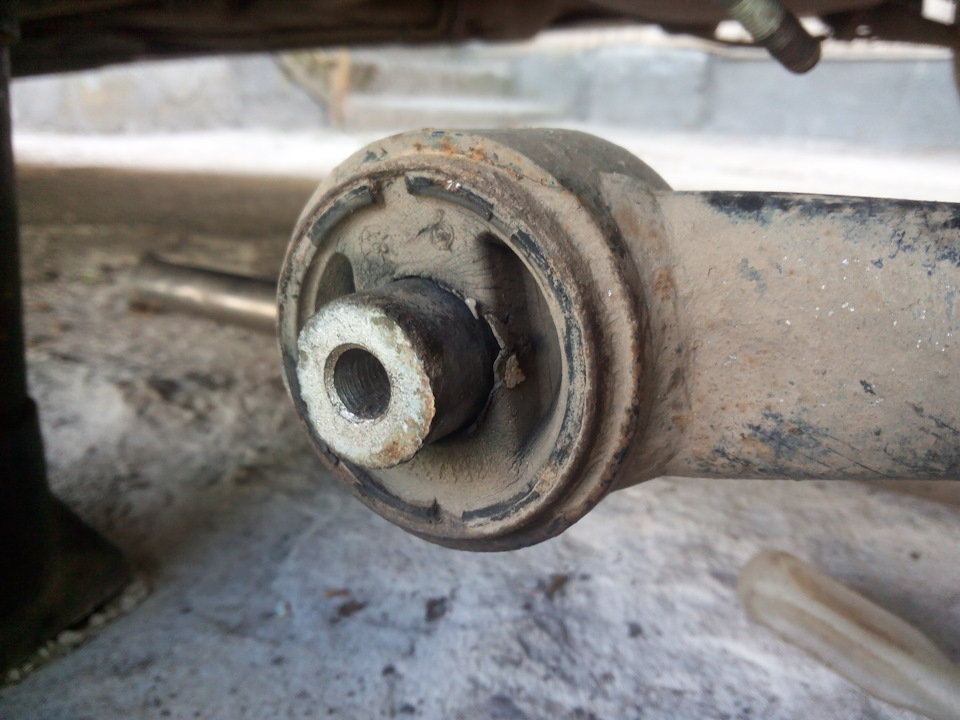 замена сайлентблока продольного рычага — Lancia Kappa, 2 л, 1998 года ...