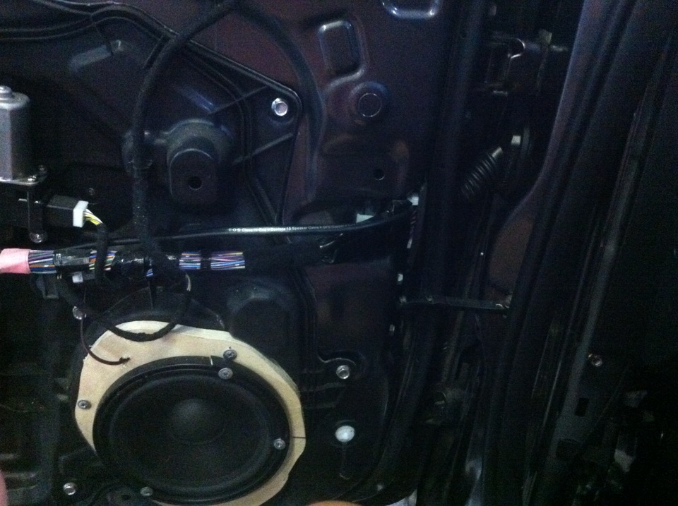 Протяжка акустических проводов в двери. — Mazda 3 (2G) BL, 1,6 л, 2011 ...