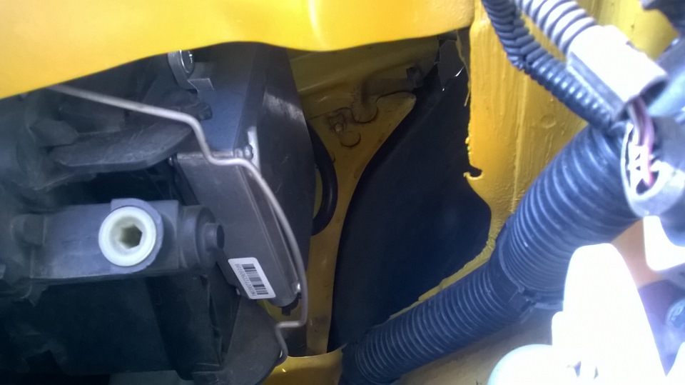 ксенон (расположение блоков розжига) — Volkswagen Caddy (3G), 2 л, 2006 ...