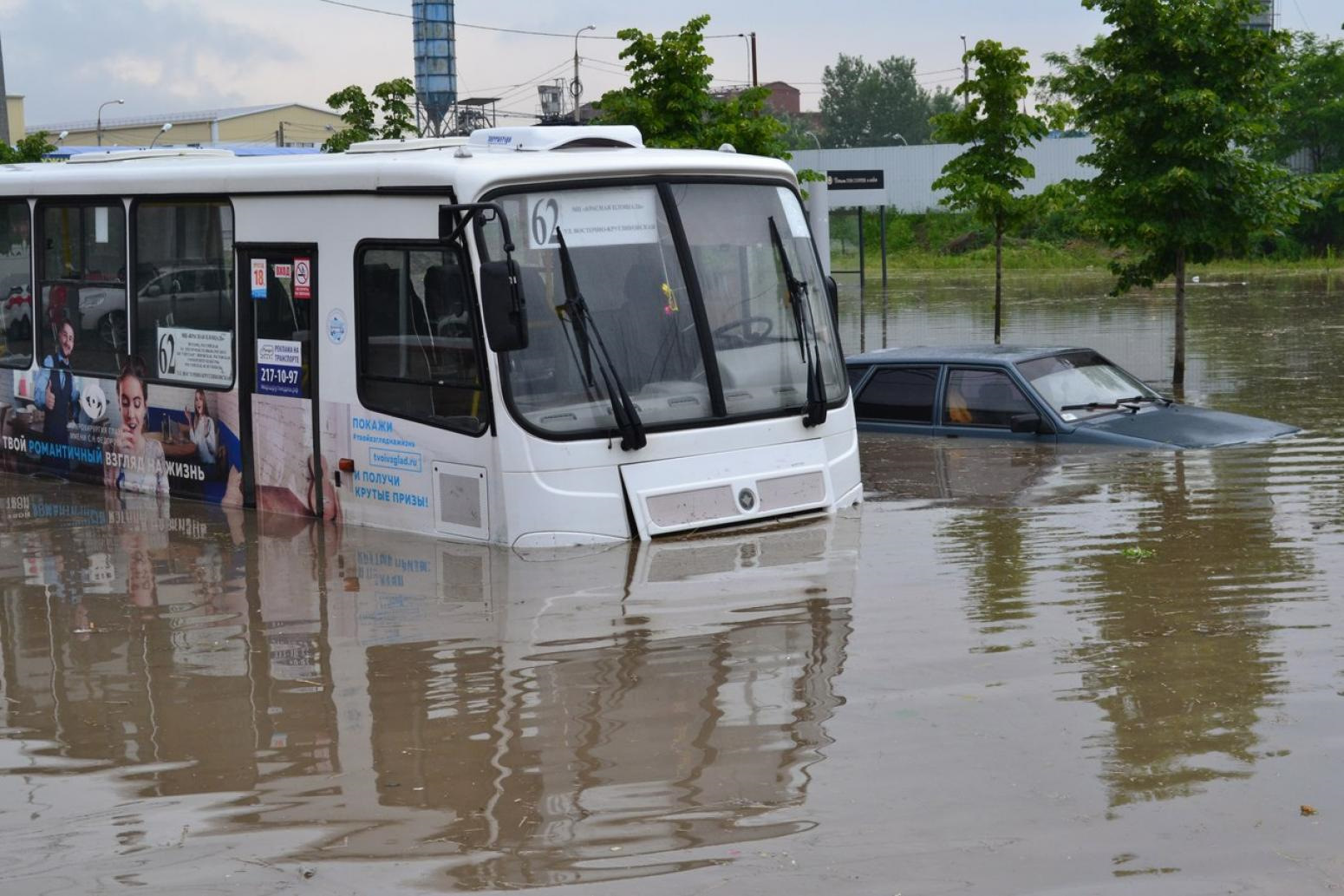 Дождь в краснодаре. Потоп на Московской Краснодар. Потоп в музыкальном районе Краснодара. Потоп в Краснодаре , ул. Московская. Ливень в Краснодаре.