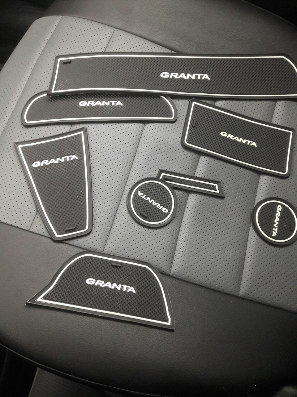Коврики — Lada Гранта (1G), 1,6 л, 2013 года | аксессуары | DRIVE2