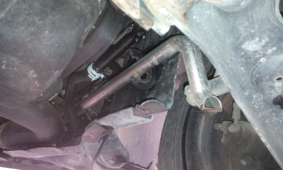 Так глушитель выглядет из ямы — Skoda Yeti