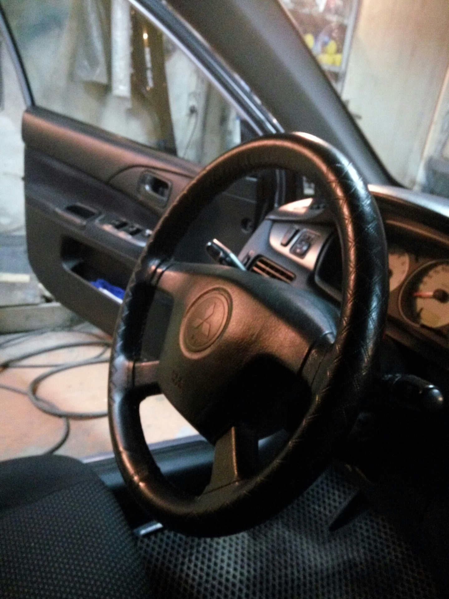 Руль в кожу — Mitsubishi Lancer IX, 1,6 л, 2005 года | аксессуары | DRIVE2