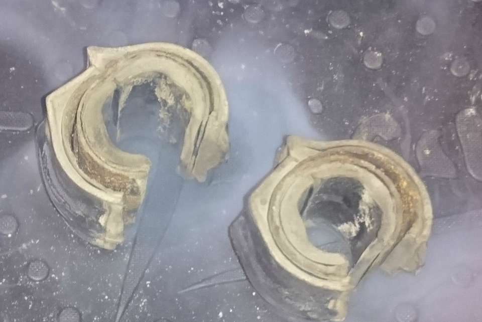 Замена втулок стабилизатора поперечной устойчивости — Citroen C4 ...