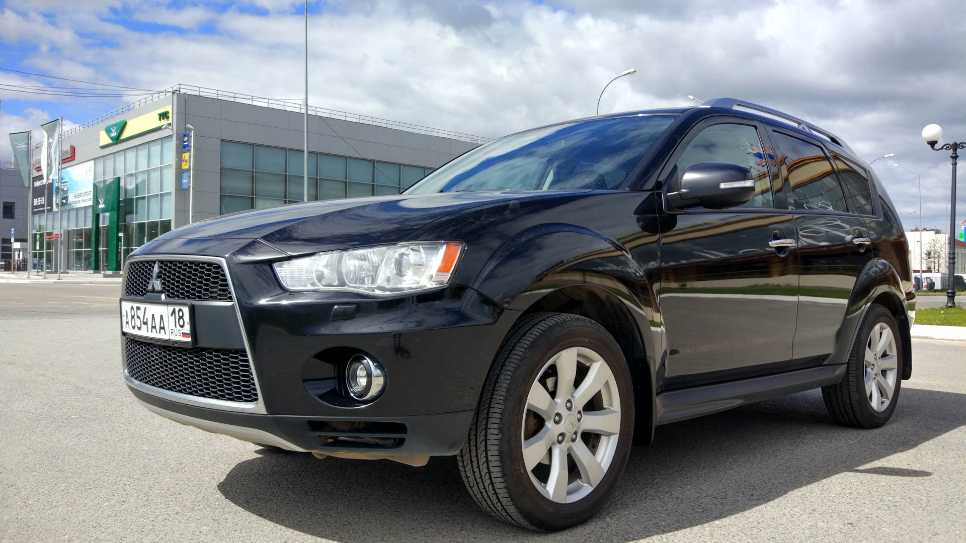 Митсубиси аутлендер отзывы. Mitsubishi Outlander XL 2.4 CVT 4wd 2010. Outlander XL 2.4 CVT. Аутлендер JFG XL. Митсубиси Аутлендер XL mz314404.