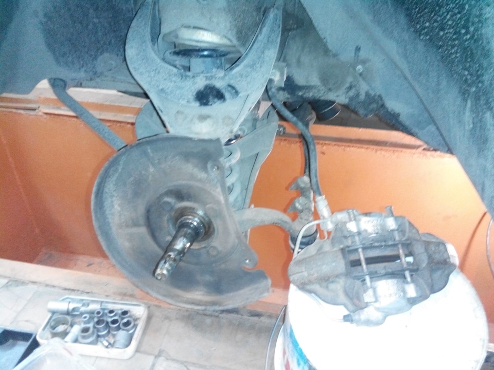 Замена ступицы и её начинки, замена пыльника рулевой, регулировка ...