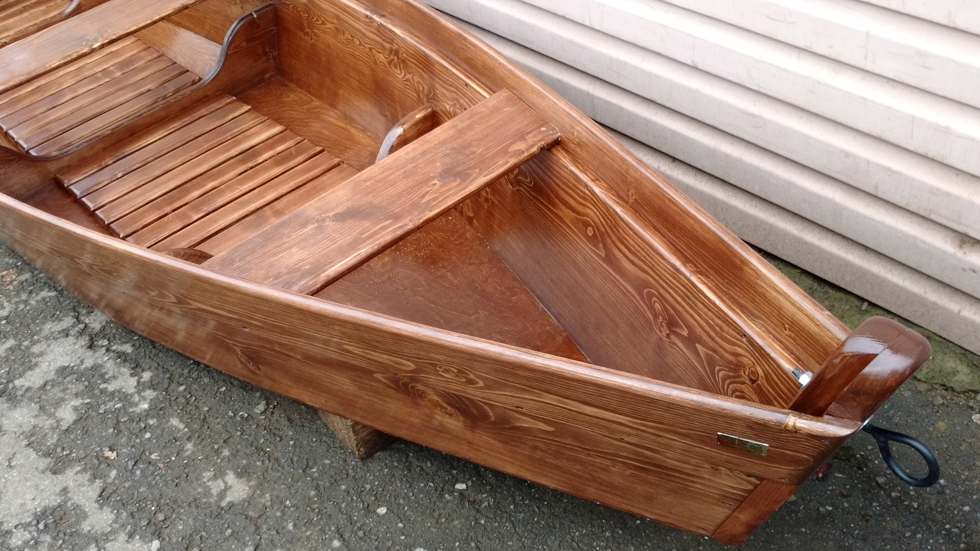 Чем пропитать лодку деревянную. Пропитать лодку. Лодка из фанеры. Лодка из фанеры. Пропитать лодку.