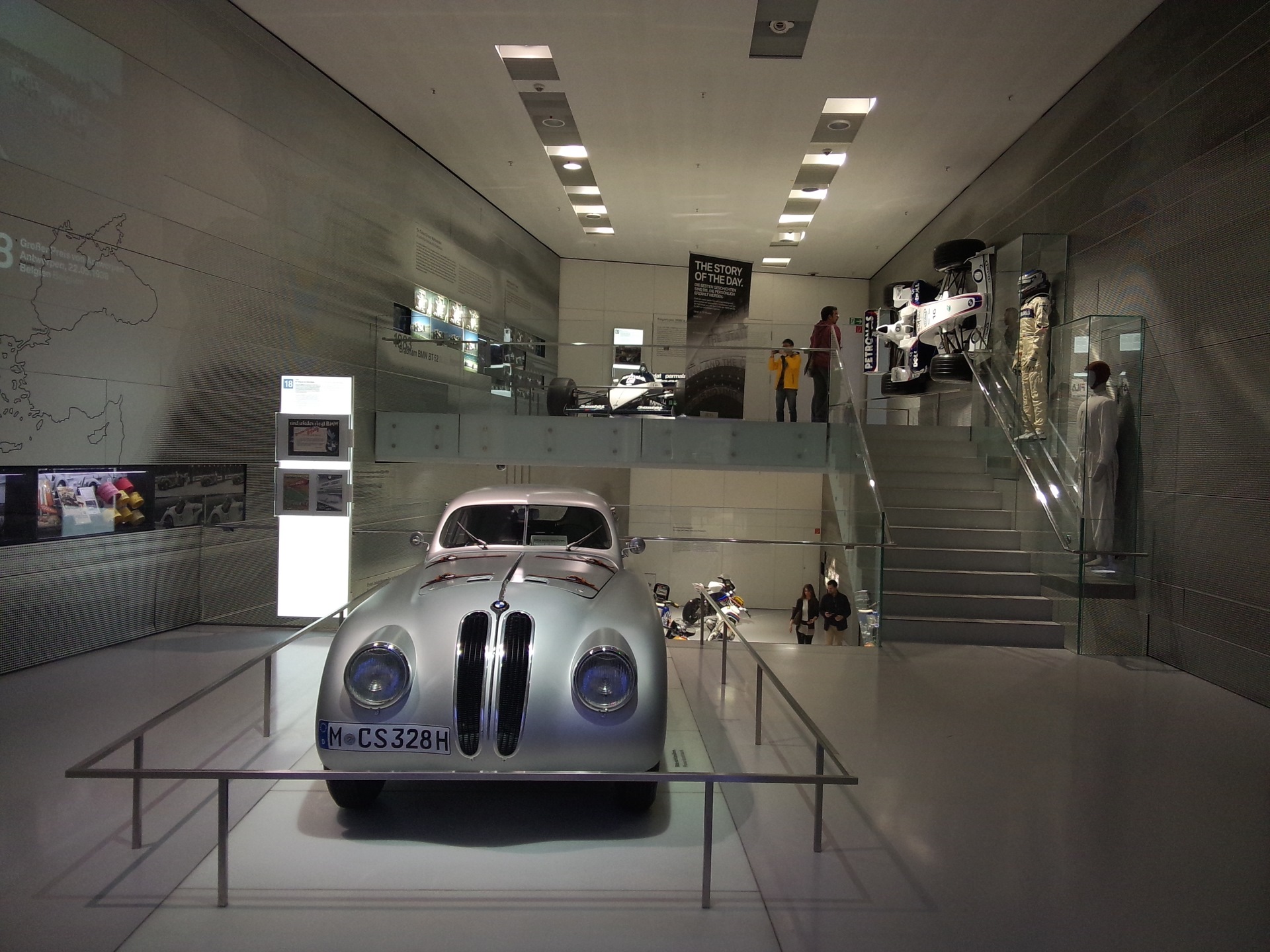 Где находится bmw museum