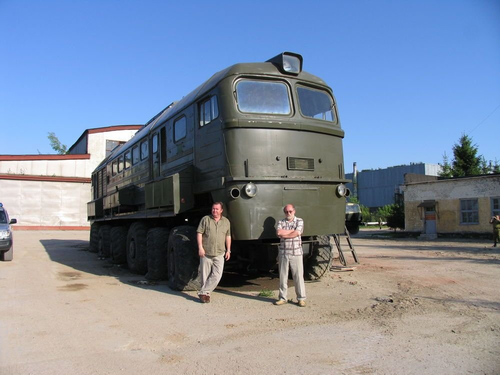 Поезд на колесах. Тепловоз м62 на колесах. М62 Машка на колесах. Дм62-1727. Вездеход м62.