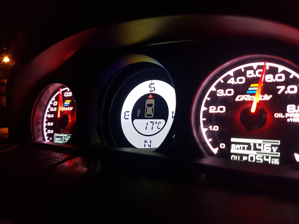 Регулировка приборной. Датчик давления турбины Pajero Sport 2. Pajero Sport дополнительные датчики. Приборы в салон турбины Паджеро спорт 2.