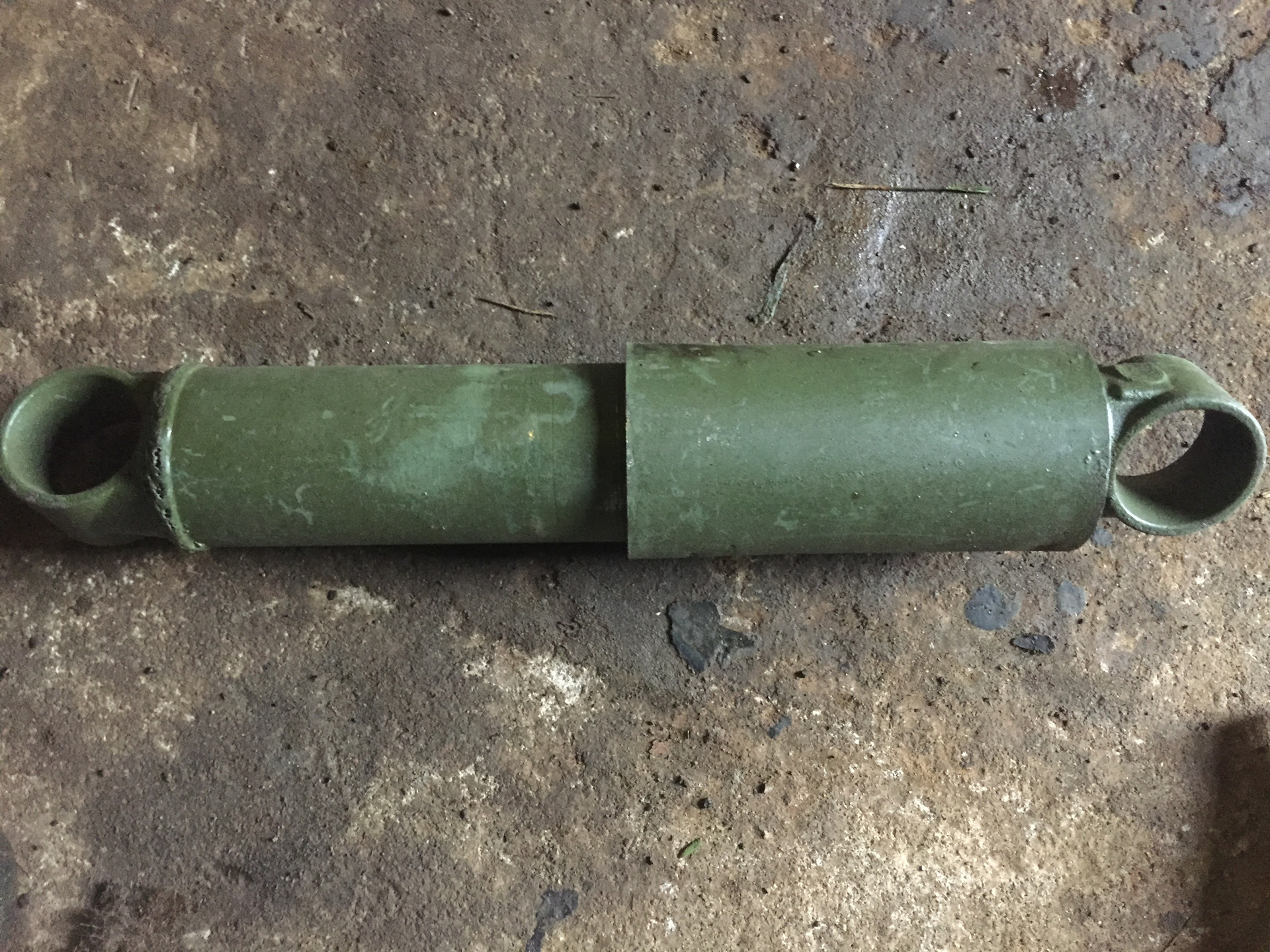 Амортизаторы бтр. Амортизатор бронетранспортёр. Амортизатор бтр 80. Амортизатор бтр 70. Амортизаторы бтр.