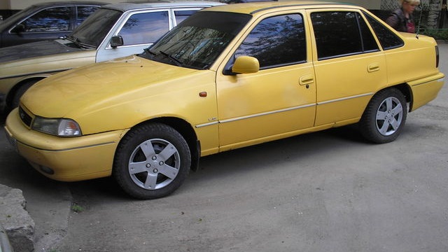 Daewoo Nexia цвет золотистый