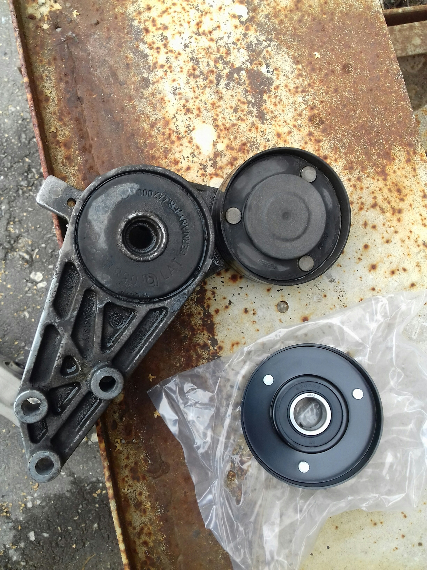 Натяжитель ремня тойота камри 40. Натяжитель ремня ruville 55024. Натяжитель ремня mazda cx-5. Натяжитель ремня генератора мазда сх-5. 5 натяжитель.