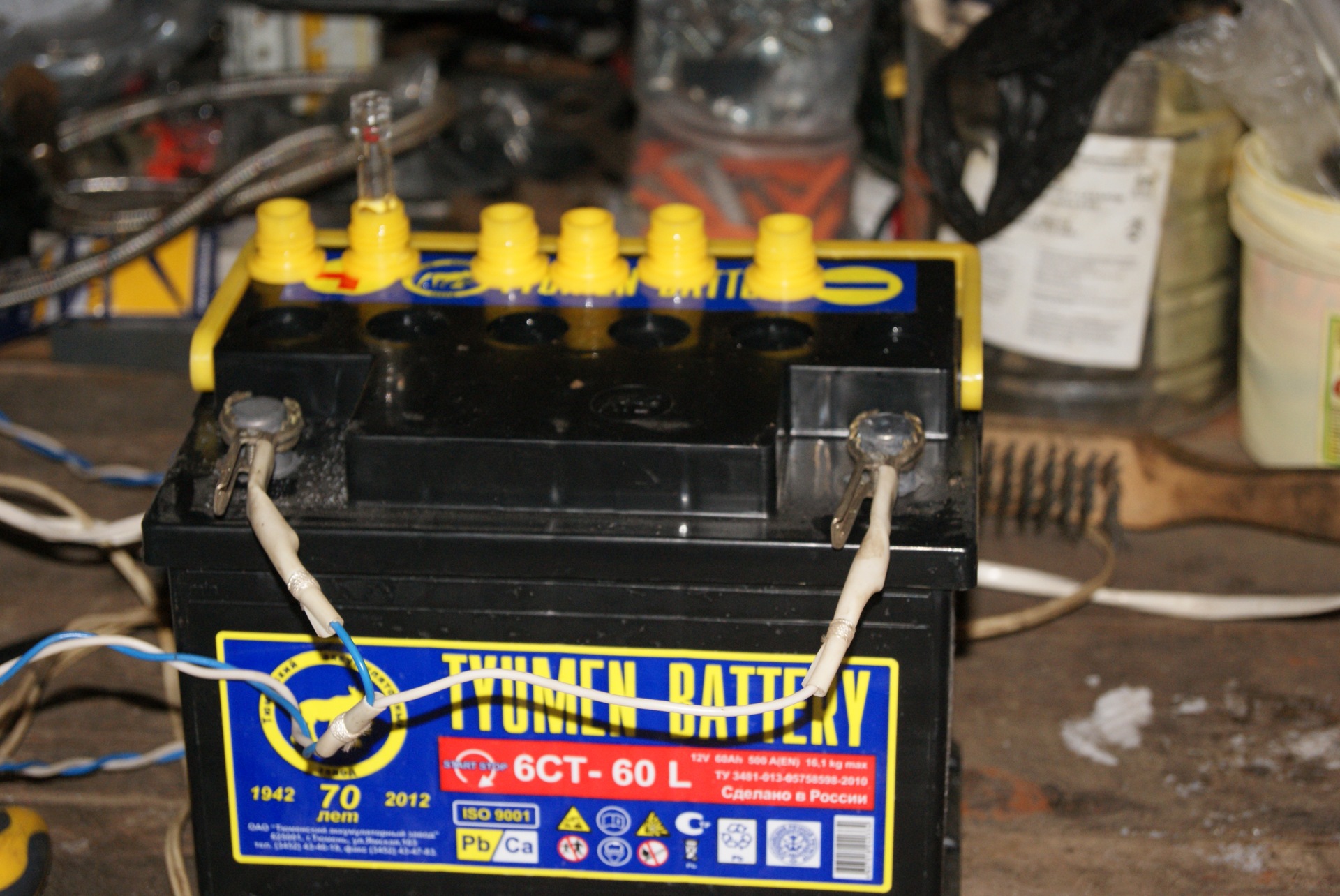 Автошина и аккумулятор. Автошина и аккумулятор. Varta 45 ah 330 a blue dynamic. Акб шина. Акб шина.